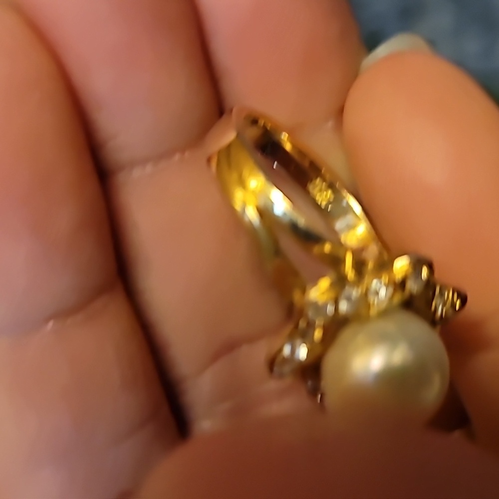 14k Diamond And Pearl RingElegant Gold - Picture 6 of 7